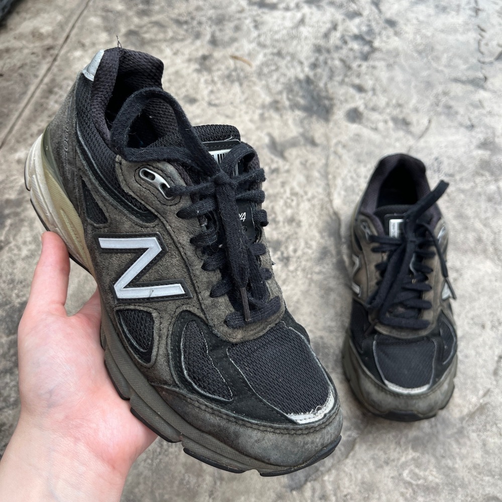 New Balance 990v4 Running Shoes Womens 7.5 Black Silver Suede Mesh Made In USA